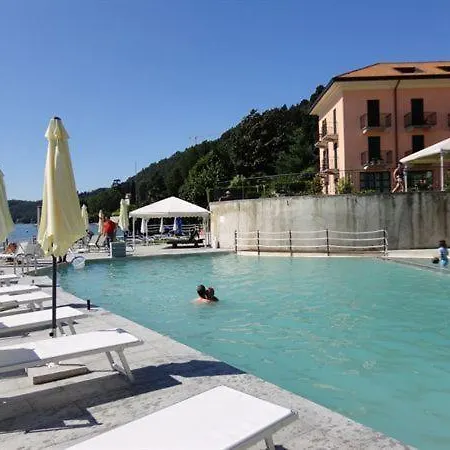 Sleeps 4 Pool T421413